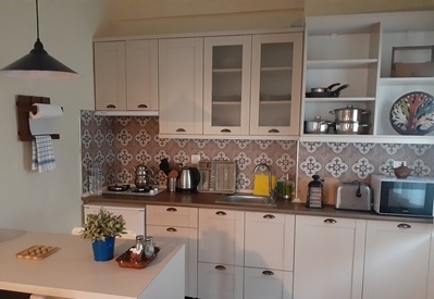 a well-equipped separate kitchenette with good choice of cooking utensils